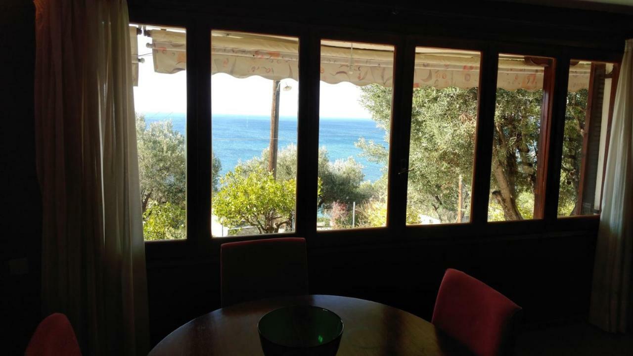 Gerakina Beach Cottage ซากูเดีย ภายนอก รูปภาพ